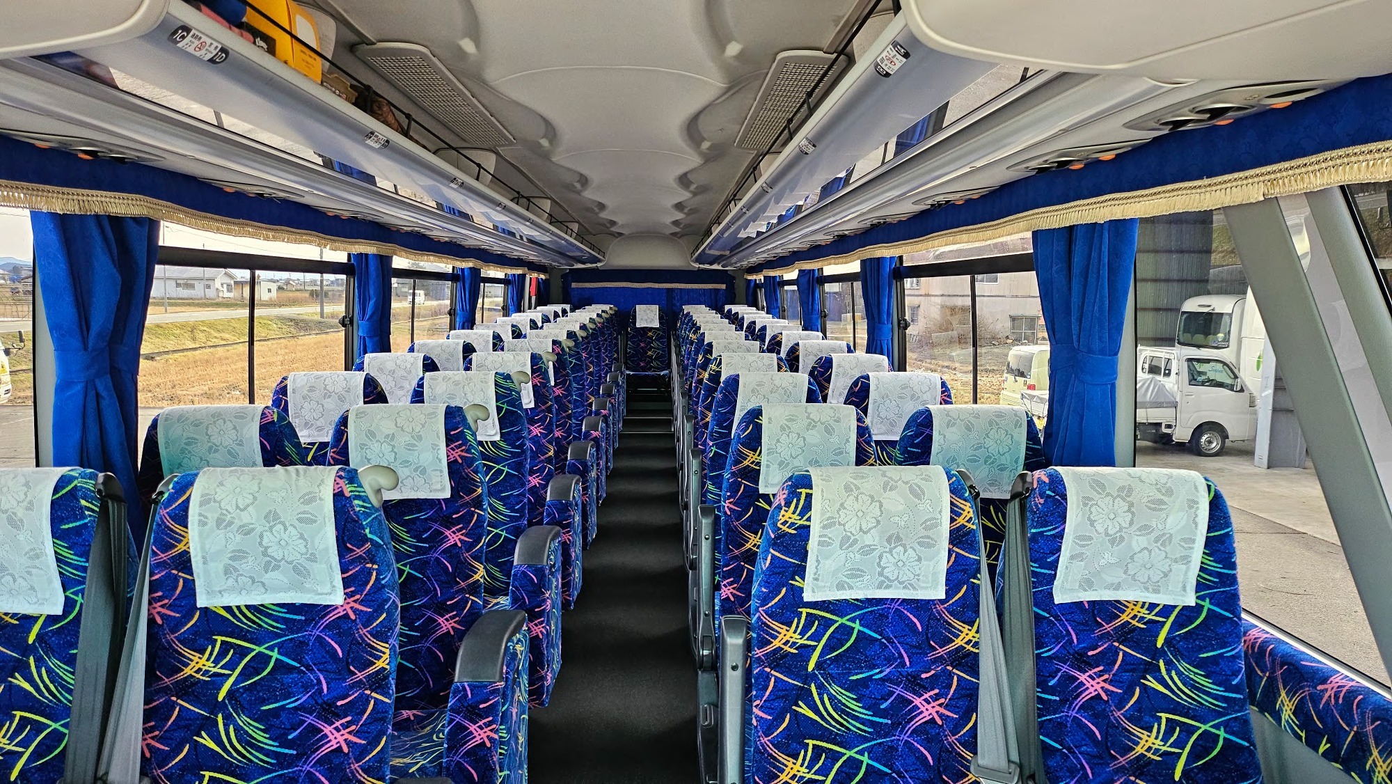 大型バス60人乗り