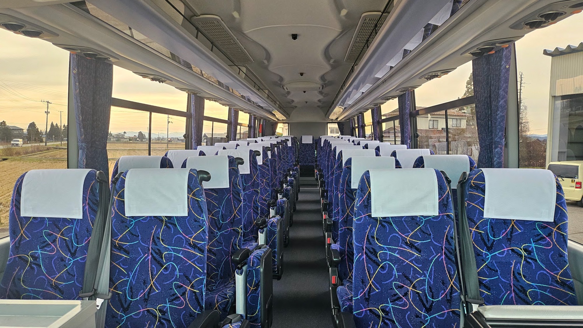 大型バス53人乗り